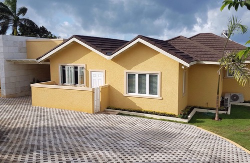 Silver Sands Villa | 4 bedroom Private beachfront Villa with Staff