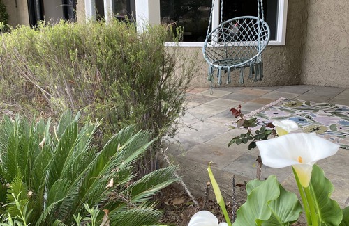 Thousand Oaks House | 4 bedroom retreat in luxury residential neighborhood