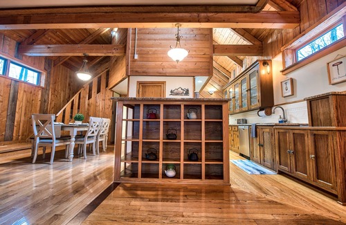 Maple City Cabin | 4 Bedroom Rustic and Secluded Cabin. Dogs Welcome!