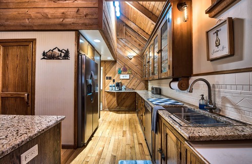 Maple City Cabin | 4 Bedroom Rustic and Secluded Cabin. Dogs Welcome!
