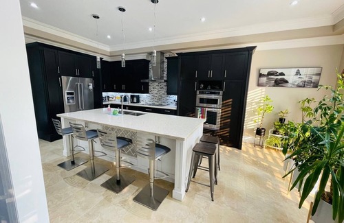 Richmond Hill House | 4 Bedroom Spacious Enclave near Lake Wilcox