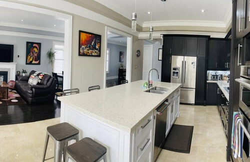 Richmond Hill House | 4 Bedroom Spacious Enclave near Lake Wilcox