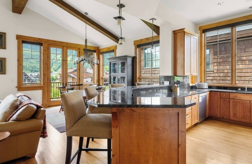 Spruce Peak Cabin | 4 Bedroom Spruce Peak Mt Cabin "StoweGlobe" Steps to the lifts with FULL Mountain Views.