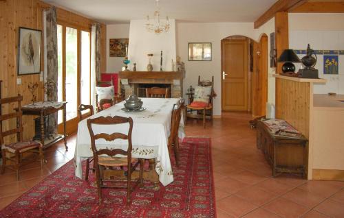 Castet House | 4 Bedroom Stunning Home In Louvie-Juzon