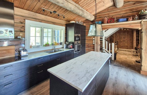 Hardangerfjord House | 4 bedroom stunning home in Tørvikbygd