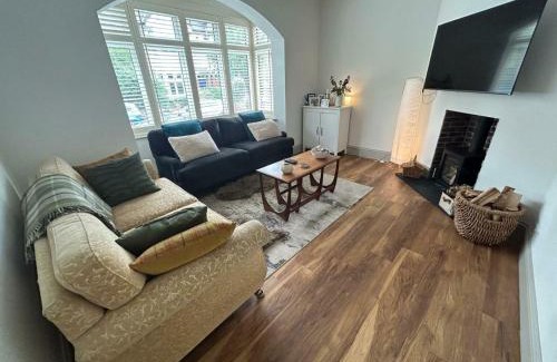 Croham House | 4 bedroom Traditional Victorian home with parking