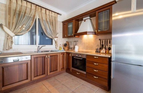 Neo Chorio House | 4-bedroom villa in Latchi with pool table