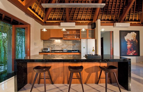 Batubelig House | 4-Bedroom Villa in Seminyak near Batu Belig Beach
