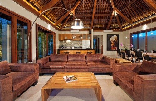 Batubelig House | 4-Bedroom Villa in Seminyak near Batu Belig Beach