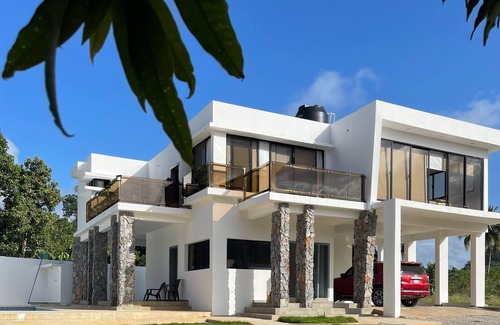 Samana Villa | 4-bedroom villa in brilliant Las Galeras with WiFi, AC