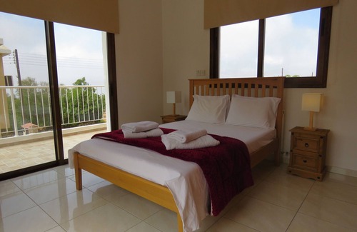 Marathounta Villa | 4 Bedroom villa in Ineia in Beautiful Courtyard