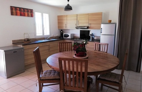 Cournonsec House | 4-bedroom villa, open view over fields, swimming pool, enclosed garden