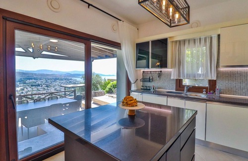 Ortakent Villa | 4 Bedroom Villa, Private Heated Pool, Jacuzzi, Beach Access, Panoramic View