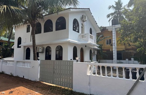Candolim Villa | 4-bedroom villa with 4 bathrooms with many amenities and a 24/7 care taker.