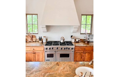 Ventura Villa | 4 bedroom villa with epic views near downtown Ojai