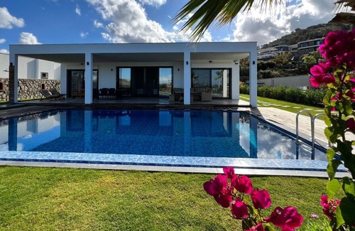Yalikavak Villa | 4 Bedroom Villa with Private Pool and Separate Staff Room in Yalıkavak