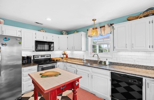 Ocean Isle Beach House | 4 Bedroom! Walk to Beach, Restaurants and Park! Boat Dock! VEIWS and SUNSETS!