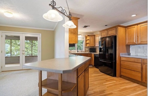 Eddyville House | 4-bedroom Waterfront Home on Lake Barkley at Eddy Creek Marina Resort.