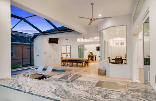 Palm Harbor House | 4-bedroom waterfront vacation home 14 minutes from State Parks and beaches.