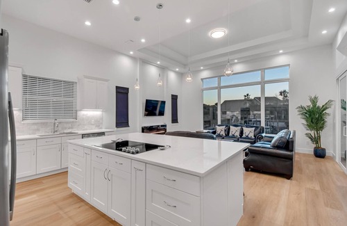 Palm Harbor House | 4-bedroom waterfront vacation home 14 minutes from State Parks and beaches.