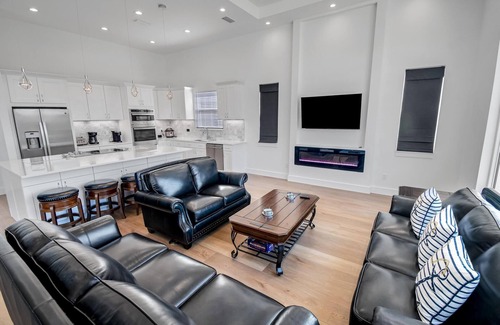 Palm Harbor House | 4-bedroom waterfront vacation home 14 minutes from State Parks and beaches.