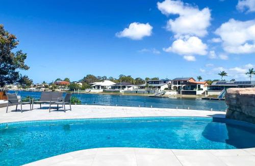 Maroochydore House | 4 bedroom with large water frontage and pool, reverse air conditioning