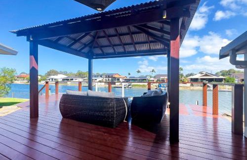 Maroochydore House | 4 bedroom with large water frontage and pool, reverse air conditioning