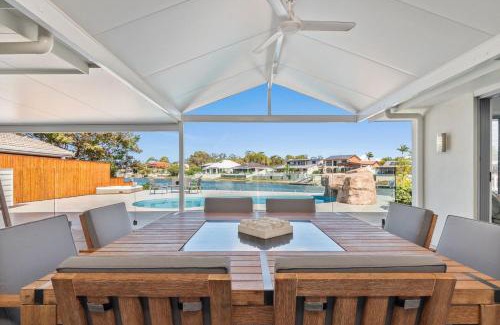 Maroochydore House | 4 bedroom with large water frontage and pool, reverse air conditioning