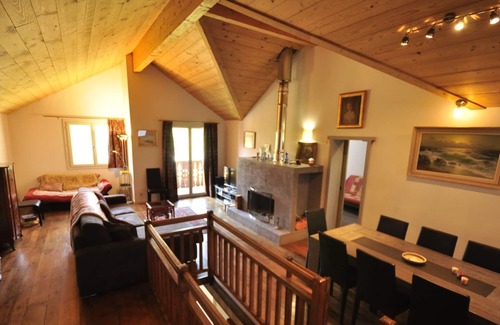 Forville Cabin | 4 bedroomed modern chalet in southern Alps in France's highest town.