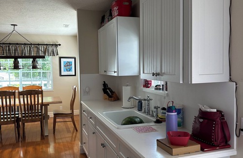 Fish Haven House | 4 bedrooms, 2 bathrooms with mountain views, cozy cottage in the countryside