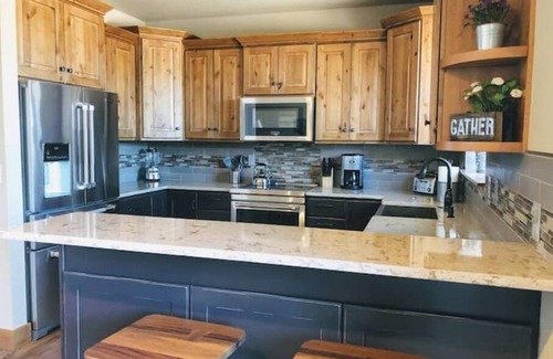 Estes Park House | 4 bedrooms 3 bath close to downtown and RMNP- beautiful!