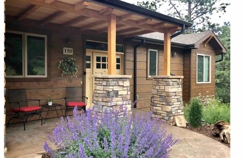 Estes Park House | 4 bedrooms 3 bath close to downtown and RMNP- beautiful!