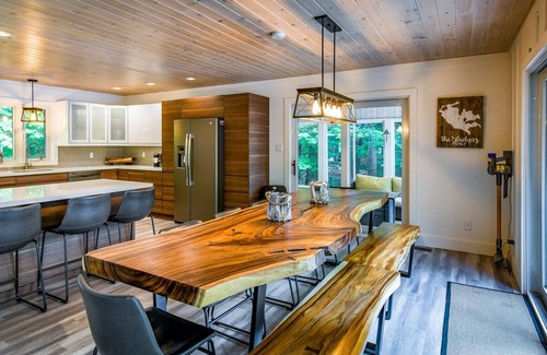 Seguin Cottage | 4 bedrooms and 3 bathrooms on Clear Lake!