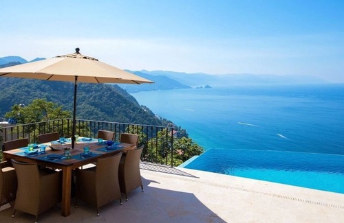 Conchas Chinas Villa | 4 bedrooms - Conchas Chinas villa in Puerto Vallarta with views, infinity pool and staff
