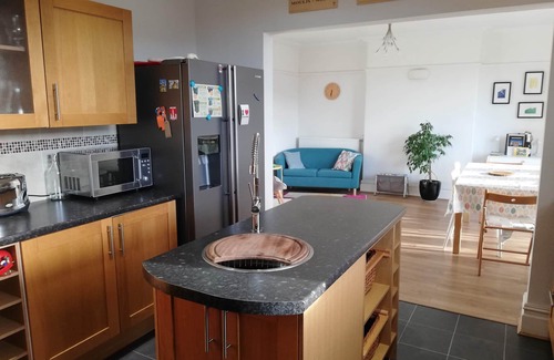 Hele House | 4 bedrooms family home with fantastic hills views