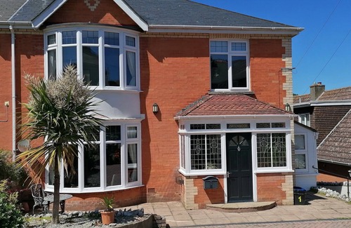 Hele House | 4 bedrooms family home with fantastic hills views