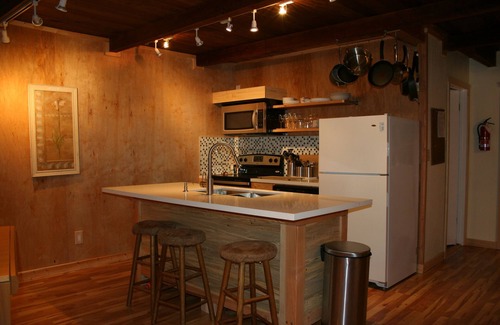 Glacier Cabin | 4 bedrooms, hot tub, max 6 adults, gas fireplace Snowline Community Mt. Baker