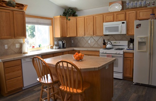 Sunset Beach House | 4 Bedrooms Near Beach in Park Like Setting Perfect for Family