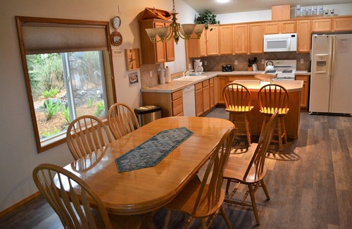 Sunset Beach House | 4 Bedrooms Near Beach in Park Like Setting Perfect for Family