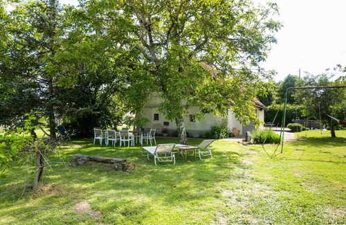 Rilly-sur-Loire House | 4 bedrooms sleeps 12 in large property with large wooded grounds in a quiet location