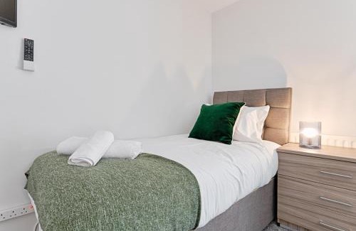 Landore Apartment | 4 Bedrooms, Smart Tv's in all rooms
