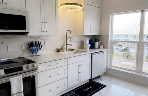 White Sands Cottages House | 4 Beds/4Baths ROOFTOP! Gorgeous MODERN 360 degree views STEPS TO THE BEACH!