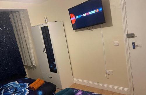Custom House House | 4 Beds Sleeps 15 near Lcy Airport & ExCel London