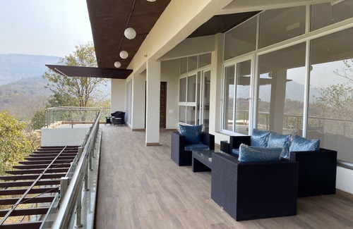 Lonavala Villa | 4 BHK VILLA WITH A PRIVATE INFINITY POOL SURROUNDED BY SERENE HILLS