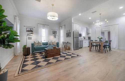 Tampa Heights House | 4 blocks to Riverwalk & Armature Works with 2 King Bedrooms plus Dreamy Porch