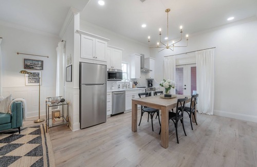 Tampa Heights House | 4 blocks to Riverwalk & Armature Works with 2 King Bedrooms plus Dreamy Porch