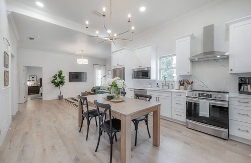 Tampa Heights House | 4 blocks to Riverwalk & Armature Works with 2 King Bedrooms plus Dreamy Porch