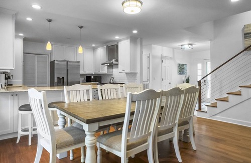 Isle of Palms House | 4 BR 3 BA Beach Rental With Pool | Pet Friendly