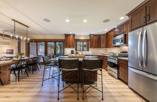 Incline Village House | 4 Br 4 Bath Single Level Home w A/C, Gorgeous Yard w Bocce Court. Location!