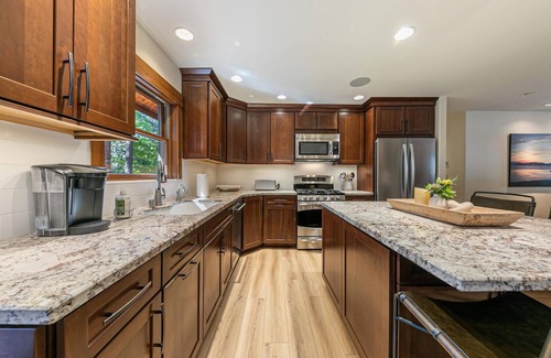 Incline Village House | 4 Br 4 Bath Single Level Home w A/C, Gorgeous Yard w Bocce Court. Location!